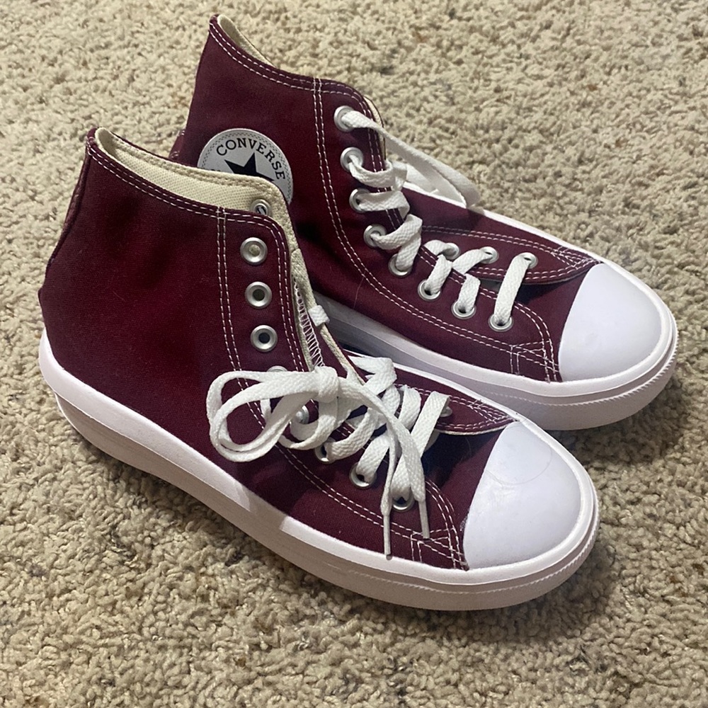 size 7.5 maroon platform Converse